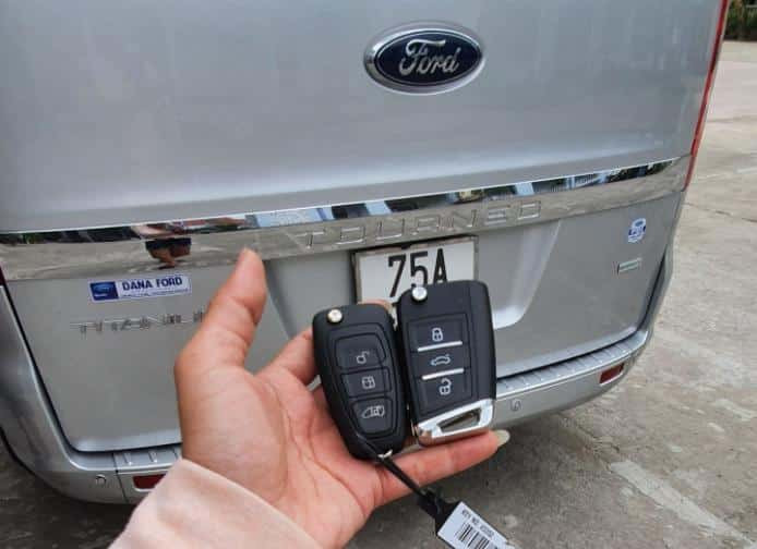 Làm chìa khóa xe ô tô Ford Tourneo – Làm Chìa Khóa Xe Ôtô