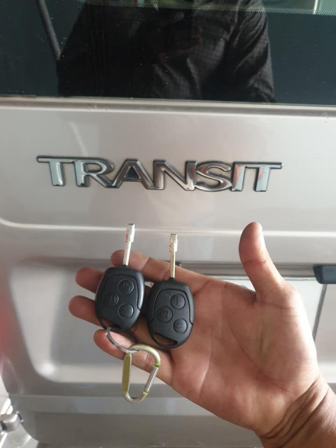 Làm chìa khóa xe ô tô Ford Transit – Làm Chìa Khóa Xe Ôtô